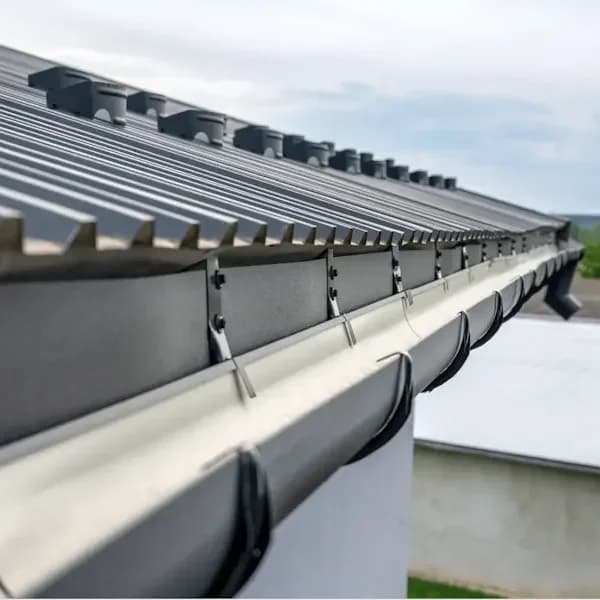 Reprise gouttieres et raccords en contexte littoral - couvreur a Saint-Jean-de-Monts